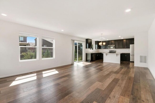 Building Photo - 2861 Cub Lake Dr