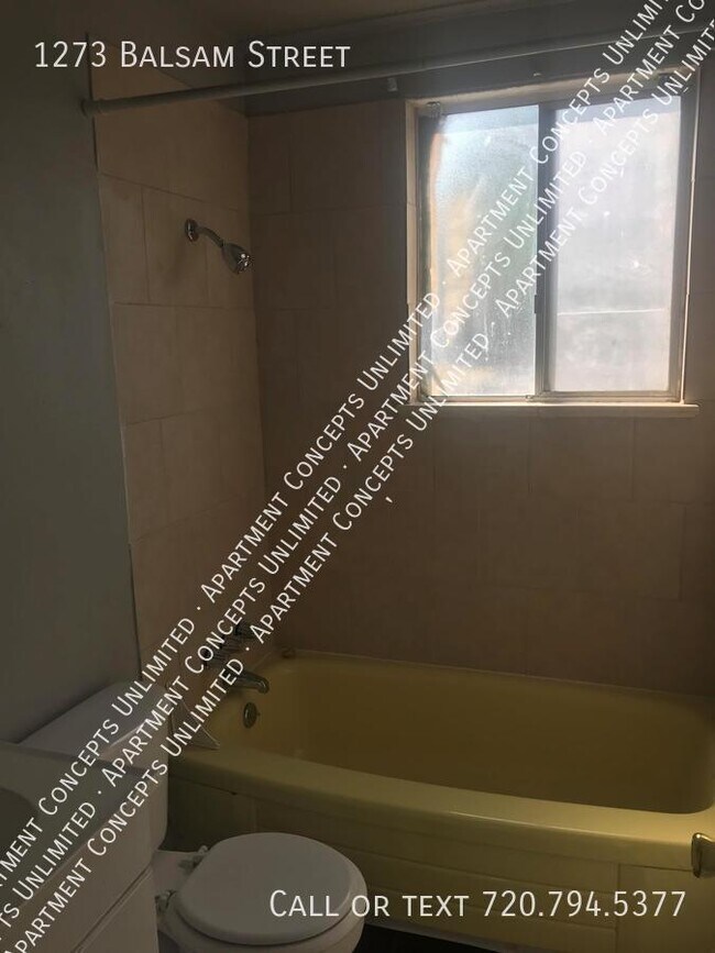 Building Photo - 1273 Balsam St