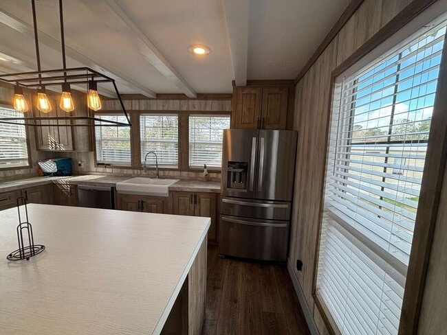 Building Photo - 8907 Deerwood Dr