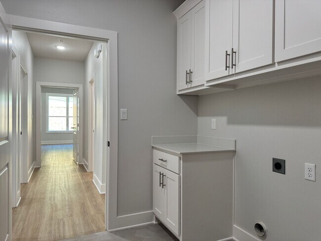 Building Photo - 9256 Villas Ct