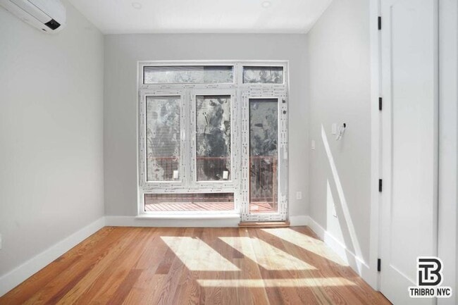 Building Photo - 3 bedroom in Brooklyn NY 11206