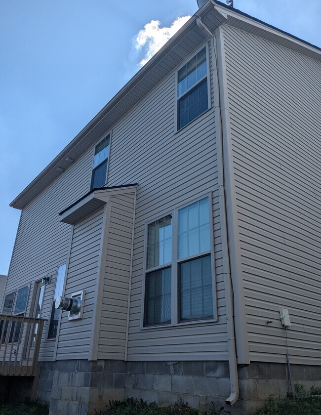 Back of Home - 1011 Blue Bonnet Ct