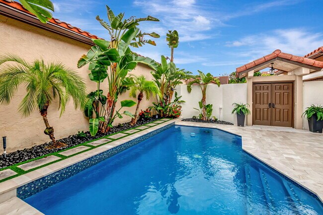 Building Photo - 23164 Via Stel