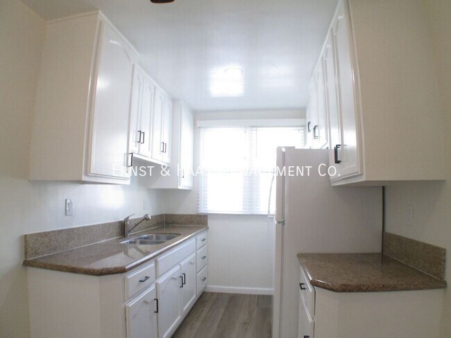 Building Photo - 4541 N Banner Dr