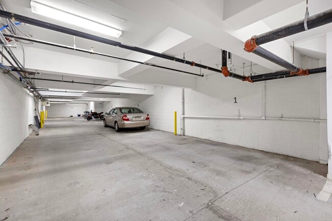 Building Photo - 612 12th St