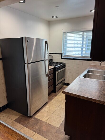 Building Photo - 2822 Lawndale Ave