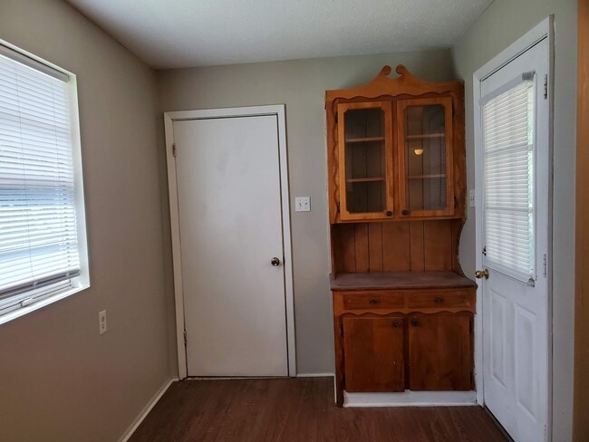 Building Photo - Southern Terrace - Just around the corner from Airline and Shed Road