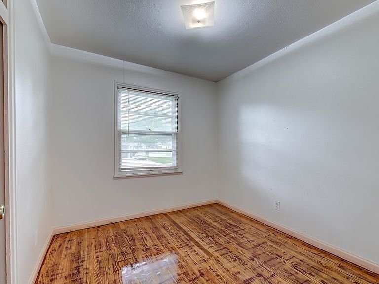Building Photo - 4469 Mohegan Dr
