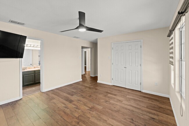Building Photo - 2106 Mallorca Dr