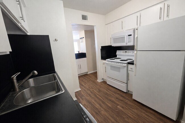 Building Photo - 217 Church St