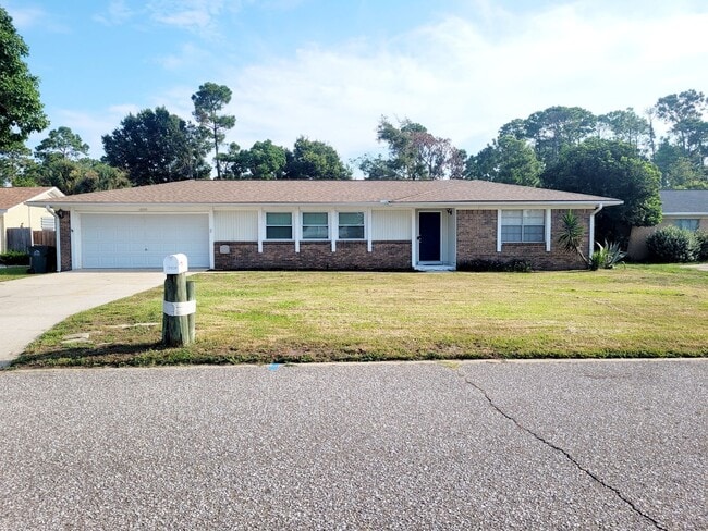 Primary Photo - 4 bedroom home near NAS Pensacola West Gate