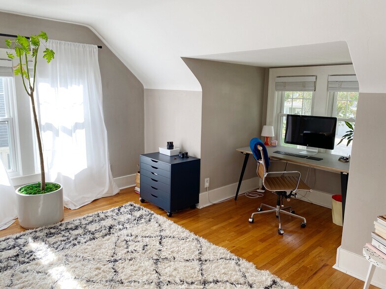 Building Photo - 1312 N Maple Ave