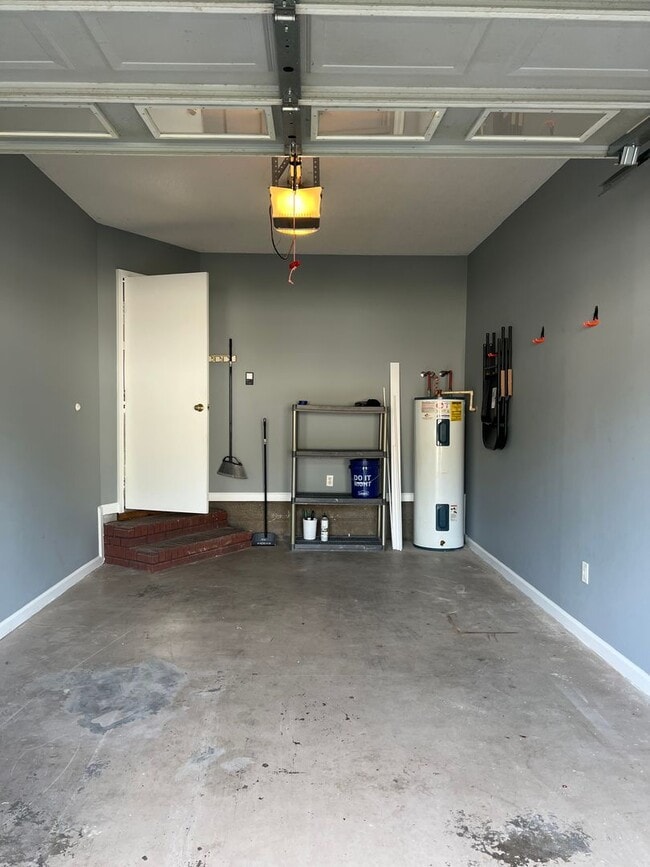 Building Photo - 107 S Spring View Dr