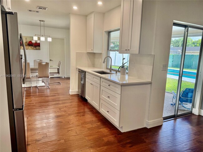 Building Photo - 8 Tam O Shanter Ln