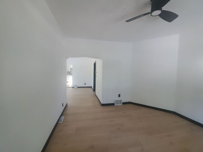 Building Photo - 1360 E 93rd St