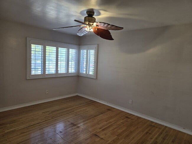 Building Photo - Single Family Home in Midway City for Rent