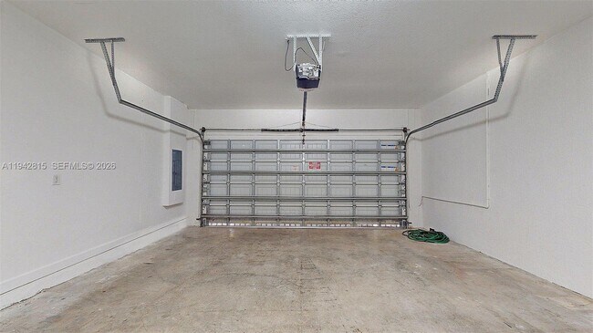 Building Photo - 16620 SW 42nd Terrace