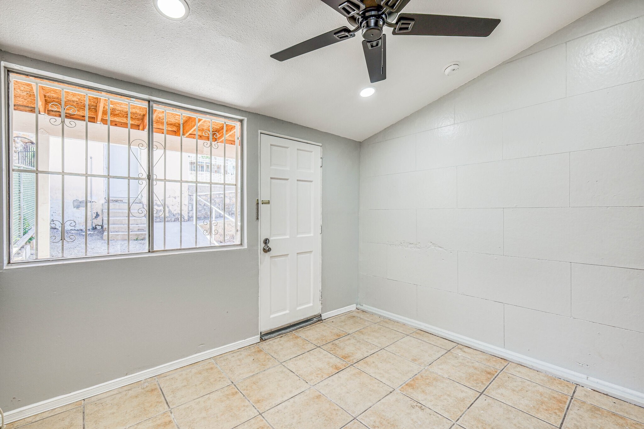 Building Photo - 1123 N El Paso St