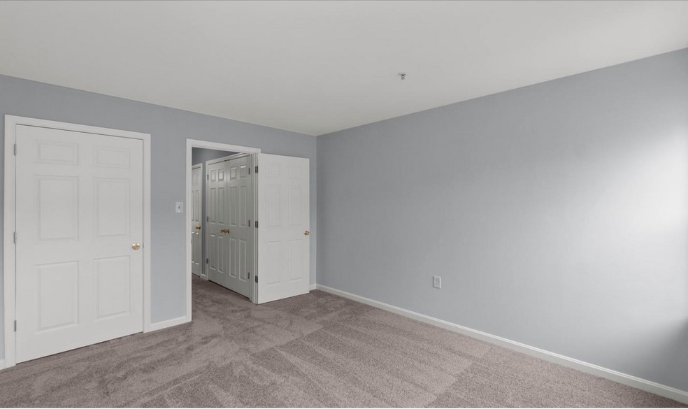 Bed 2 - 139 W Hamburg St
