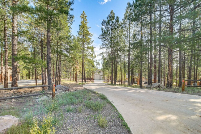 Building Photo - 3561 W Kiltie Loop