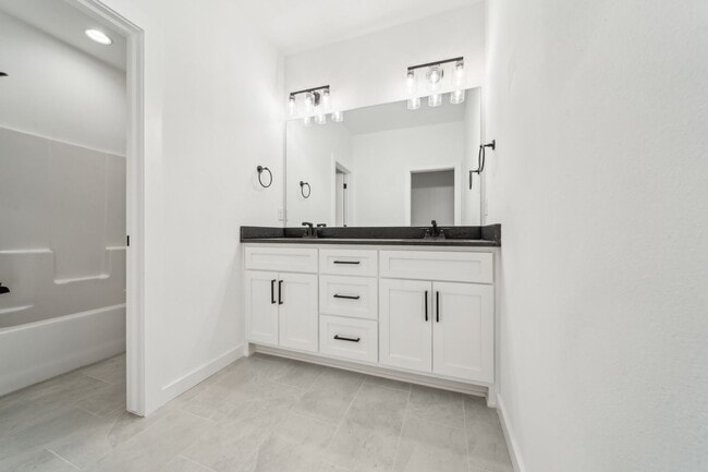 Building Photo - Spacious Home Minutes from Aspen Creek Elementary & Elam Park!