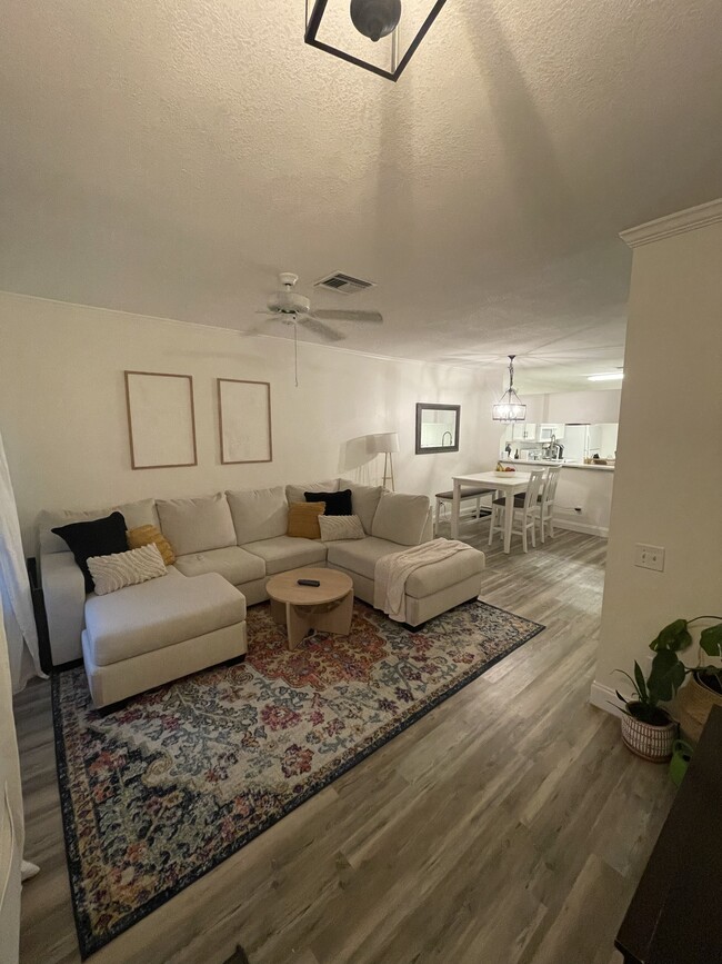 Living room - 12311 Kensington Lakes Dr