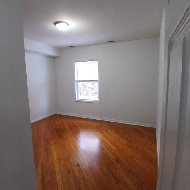 Building Photo - 5058 W Altgeld St