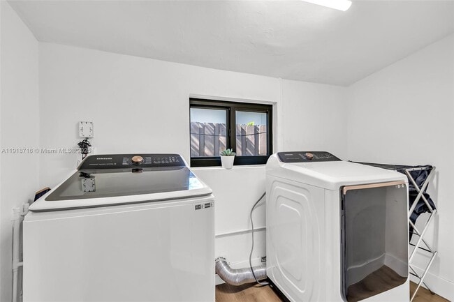 Building Photo - 6376 SW 15th St