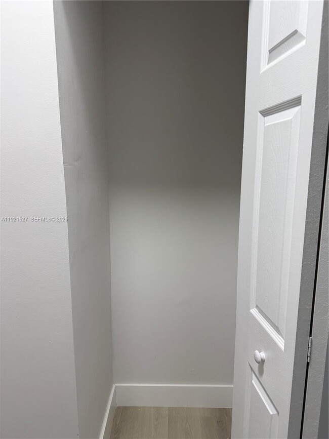 Building Photo - 7611 Harding Ave