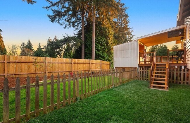Building Photo - 4 Bed, 2.5 Bath Conveniently-located Single-family House Available for Rent!