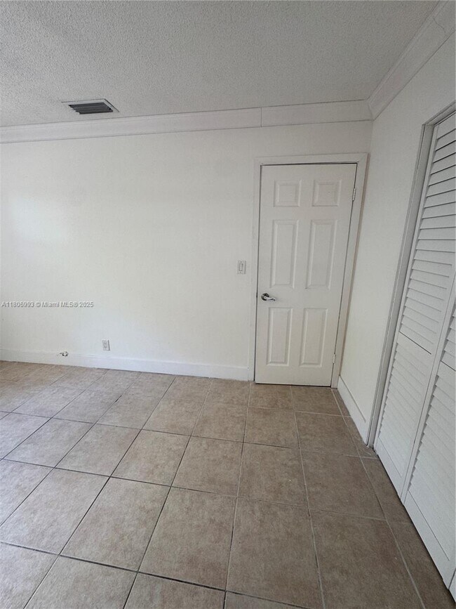 Building Photo - 5122 SW 92nd Terrace