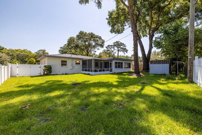 Building Photo - 208 Woodbine Ave