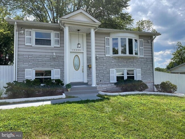 Primary Photo - 13225 Hawthorn Ln