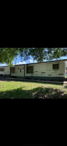 Building Photo - 401 SW 8th St