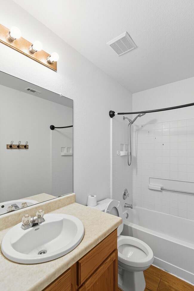 Building Photo - 617 Riverway Ln