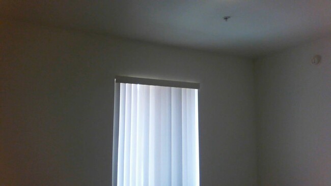 Building Photo - Non age restricted townhome available    V...