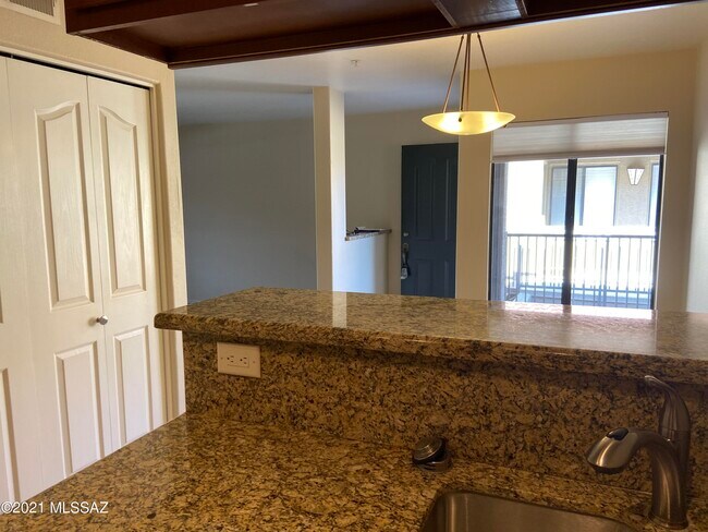 Building Photo - 5751 N Kolb Rd