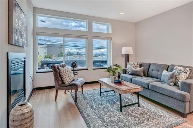 Building Photo - Stunning 3 Bedroom Townhouse in Fremont!