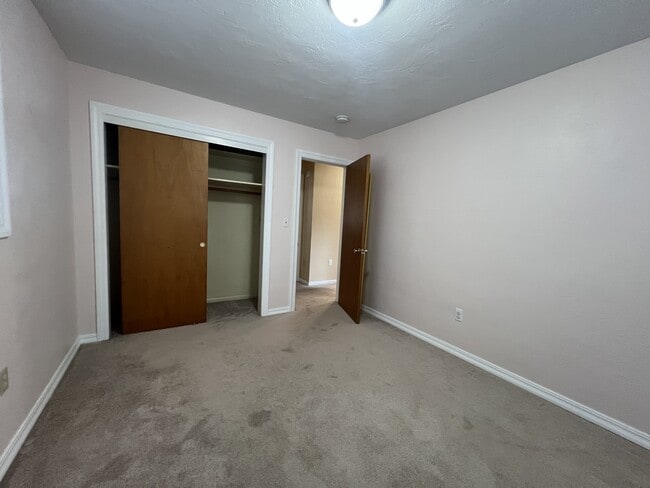 Building Photo - 1345 SE Madison St