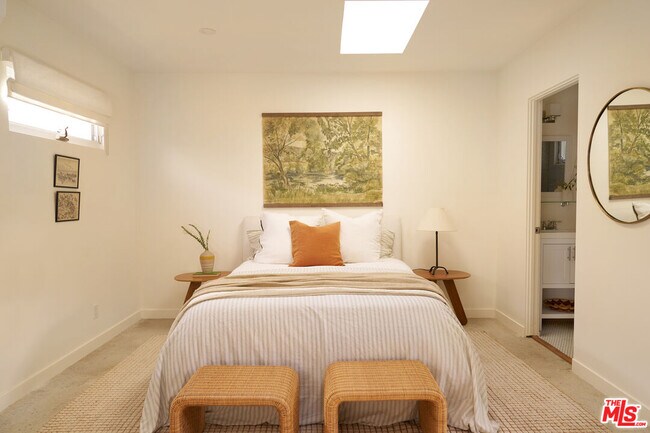 Building Photo - 655 Angelus Pl