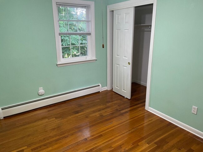 Building Photo - Single Family Home For Rent in North Kingstown!