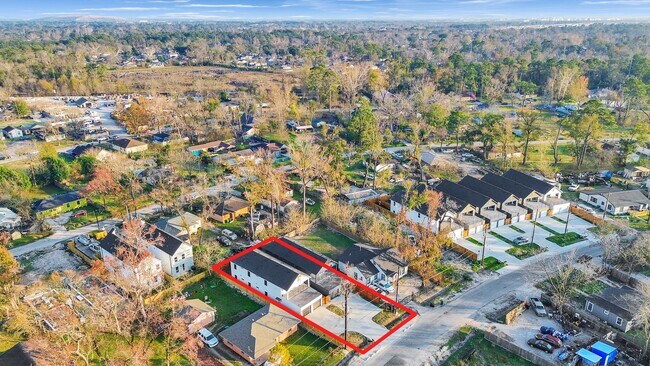 Building Photo - ? 3 Bed / 2.5 Bath Duplex – Spacious & Move-In Ready! ?