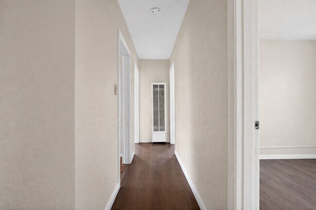 Building Photo - Charming 3BR Duplex in Los Angeles