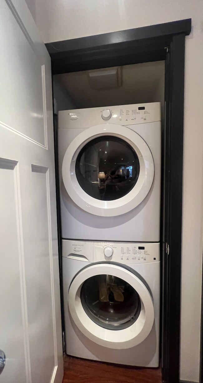 Building Photo - 5194 Makati Cir