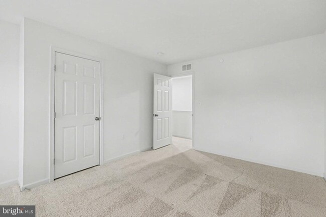 Building Photo - 7867 Oakbrook Dr