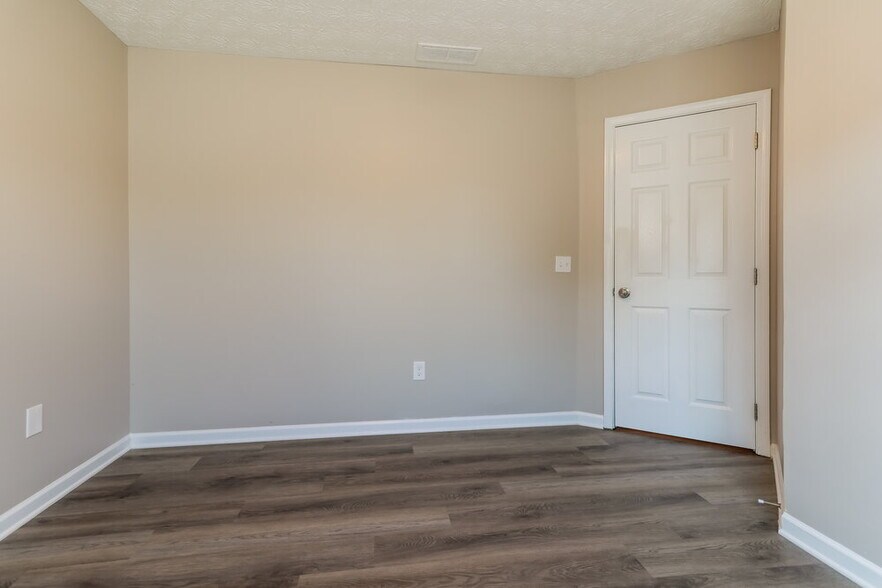 Building Photo - 10 Dearing Cove