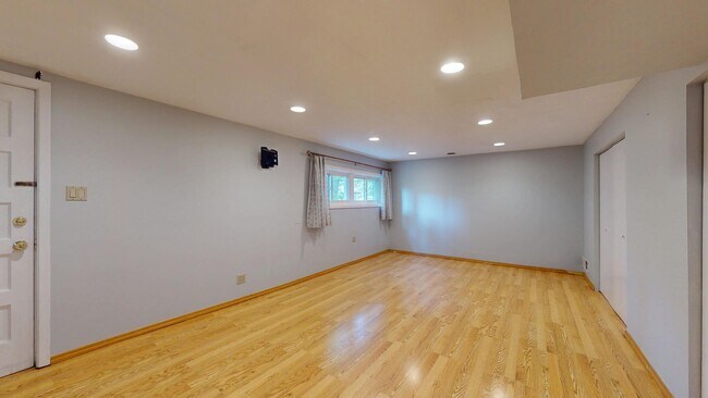Building Photo - 9131 Kilbourn Ave