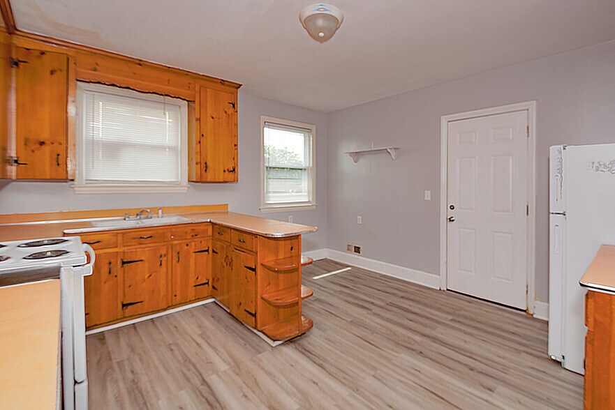 Building Photo - 1313 Hamrick St