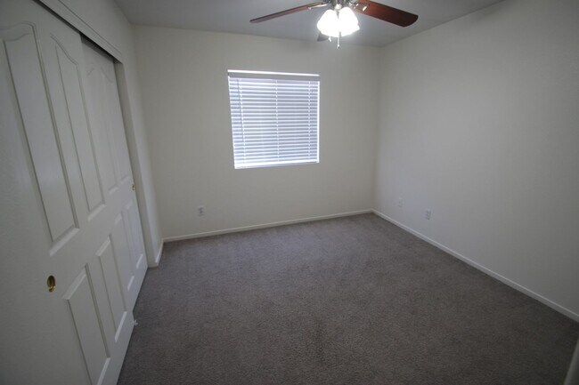 Building Photo - Green Valley area single story home with 3...