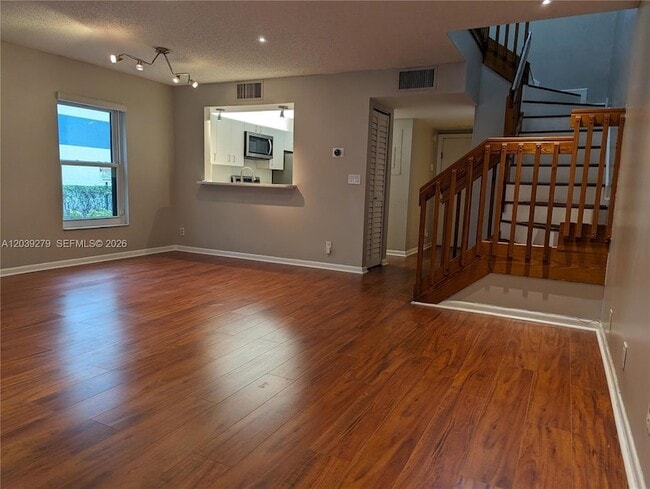 Building Photo - 3446 Oak Dr